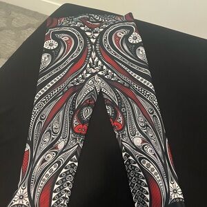 Black and Red Patterned Yoga Leggings